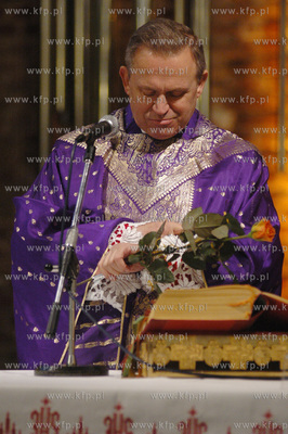 Ksiadz  pralat Henryk Jankowski odprawil msze ( po...