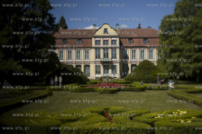 Park Oliwski. Pałac Opatów. 11.06.2015 fot. Krzysztof...