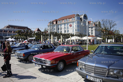 Sopot. Plac Zdrojowy. Wystawa samochodów marki Mercedes-Benz.
08.05.2016
fot....