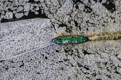 Lodołamacze udrożniają ujście Wisły.
09.01.2026
fot....