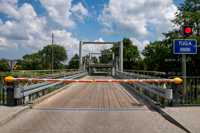 Pętla Żuławska. Zwodzony most nad Tugą w Żelichowie....