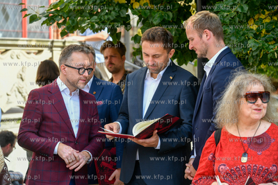 Gdańsk. Przedproża Dworu Artusa. Prawykonanie utworu...