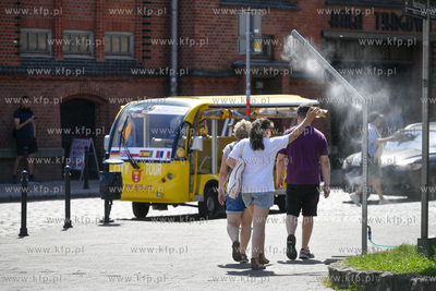 Mgiełka wodna przy Hali Targowej przy ul. Pańskiej....