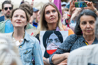 Gdańsk, okolice Dworu Artusa. Ani Jednej Więcej!...