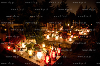 Gdansk. Cmentarz lostowicki. Swieto Wszystkich Swietych....