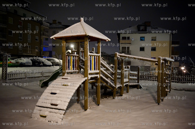 Gdansk. Zimowy krajobraz osiedla Ujescisko po obfitych...