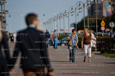 Gdynia. Skwer Kosciuszki. Sloneczna pogoda powrocila...
