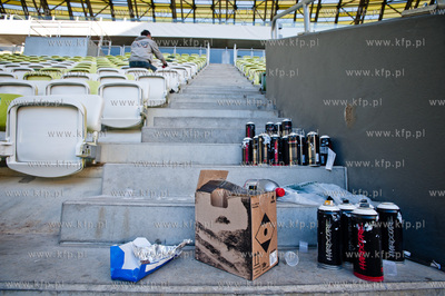 Gdansk. Stadion PGE Arena. Malowanie napisu Lechia...