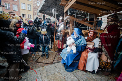 Gdansk. Orszak Trzech Kroli na ulicach Glownego Miasta....