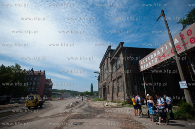 Stocznia Gdanska. Spacer z przewodniczka, bedacy czescia...