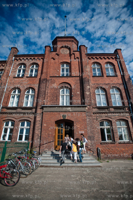 Stocznia Gdanska. Spacer z przewodniczka, bedacy czescia...