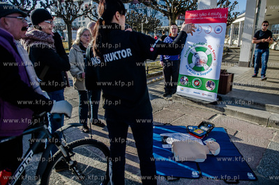 Sopot. Plac przed wejsciem na molo. Zielona Godzina...