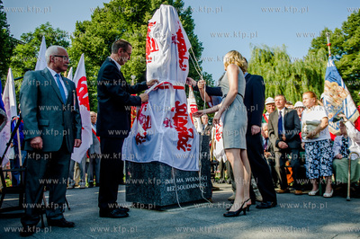 Gdansk. Wrzeszcz. Uroczystosc odslaniecia pomnika tragicznie...