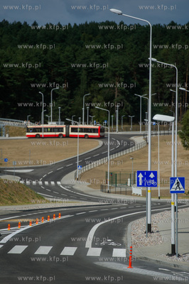 Gdansk. Nowo otwarta droga dojazdowa do przystanku...