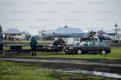 Gielda samochodowa w Pruszczu Gdanskim. Jedno z
najwiekszych...