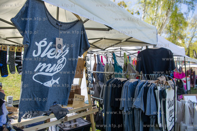 Gdynia. Skwer Arki Gdynia. Majowka przy Bulwarze, podczas...