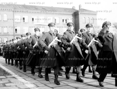 Defilada wojskowa oddzialu Ludowego Wojska Polskiego...