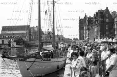 Zaglowiec General Zaruski zacumowany na Motlawie przy...