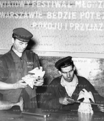 Przygotowania do V Swiatowego Festiwalu Mlodziezy i...