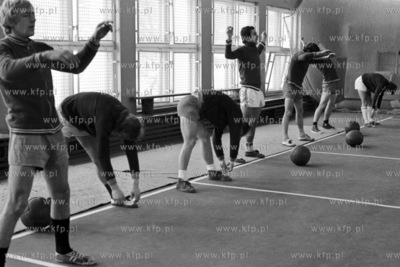 Trening piłkarzy Arki Gdynia w hali sportowej WSWF...