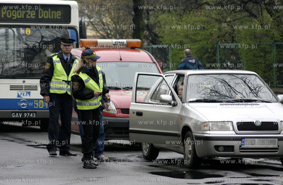 Gdynscy Straznicy Miejscy podczas interwencji na ul....