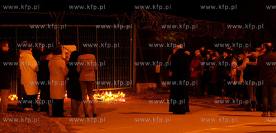 Wczoraj poznym wieczorem pod Brama Papieska lotniska...