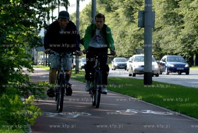 Rowerem po Gdansku. Sciezka rowerowa przy al. Grunwaldzkiej.
10.07.2009
fot....