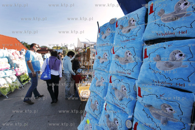 Hel po sezonie. Ostatnie zakupy pamiatek poduszek....