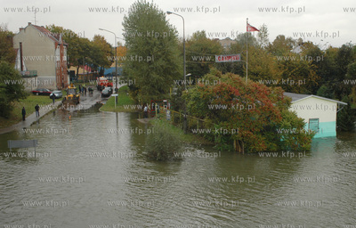 Elblag. Silny polnocny wiatr i opady deszczu spowodowawy...