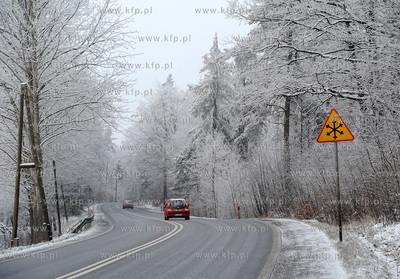 Zimowa aura na drodze krajowej nr 20, Koscierzyna -...