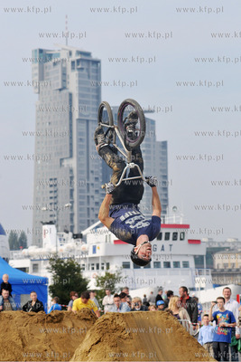 BMX Dirt Jumping - przed Akwarium Gdynskim na Molo...
