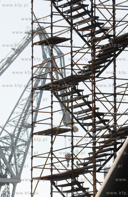 Stocznia Gdynia S.A. NA terenie zakladu dziala obecnie...