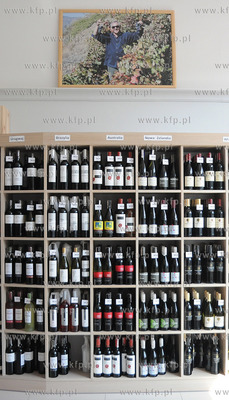 Winarium. Marek Kondrat i Syn sklep przy ulicy Swietojanskiej...