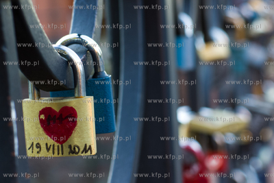 Gdansk, ul. Korzenna. Most Milosci, czyli most z klodkami...