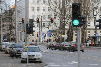 Gdynia, ul. Swietojanska. Sygnalizacja swietlna w okolicy...