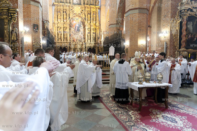 Wielki Czwartek, Msza Krzyzma w katedrze pelplinskiej...