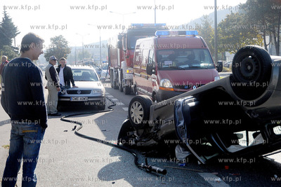 Trzy samochody zderzyly sie na Drodze Krajowej nr 6...