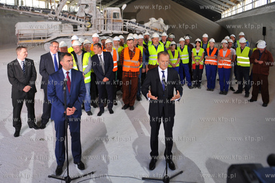 Premier Donald Tusk podczas wizyty w Szczecinie. Nz....