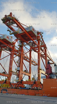 Nowe suwnice dla Baltyckiego Terminalu Kontenerowego...