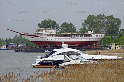 Transport kadluba do portu wewnetrzego w Gdansku szkolnego...