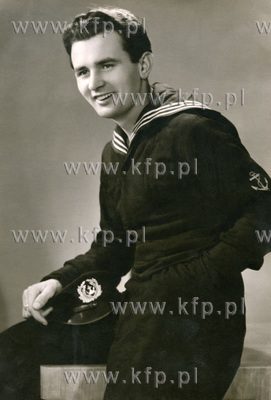 Fotoreporter Zbigniew Kosycarz w marynarskim mundurze...