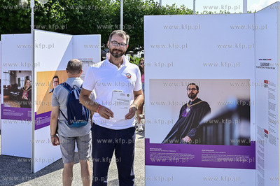 Sopot. Skwer Kuracyjny k. Molo. Wystawa fotografii...