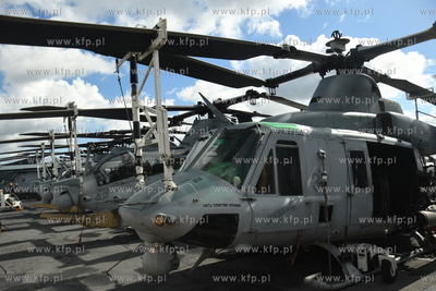 Amerykański okręt desantowy USS Kearsarge wpłynął...