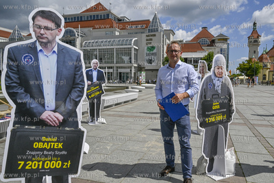 Sopot. Plac Przyjaciol Sopotu.  Konferencja prasowa...