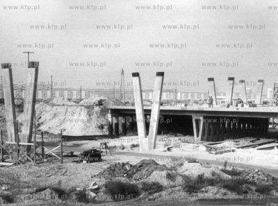 Budowa wezla drogowego przy ulicy Rzeczypospolitej...