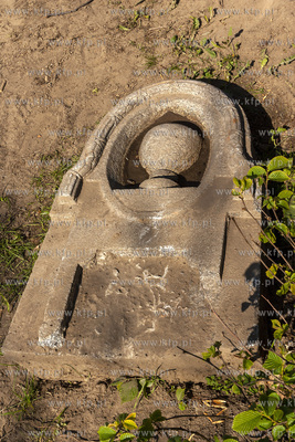 Wykopaliska archeologiczne na terenie spalonego w 1945...