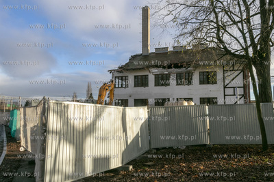 Wyburzanie budynku dworca PKP w Pruszczu Gdańskim....