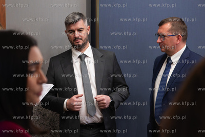 Podpisanie umowy na przebudowę wiaduktu nad linią...