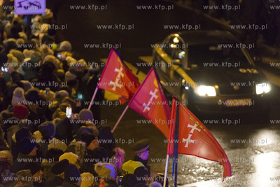 Gdańsk. Przemarsz konduktu żałobnego z trumną zamordowanego...