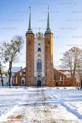 Zima w Gdańsku Oliwie. Nz. Archikatedra Oliwska. 23...